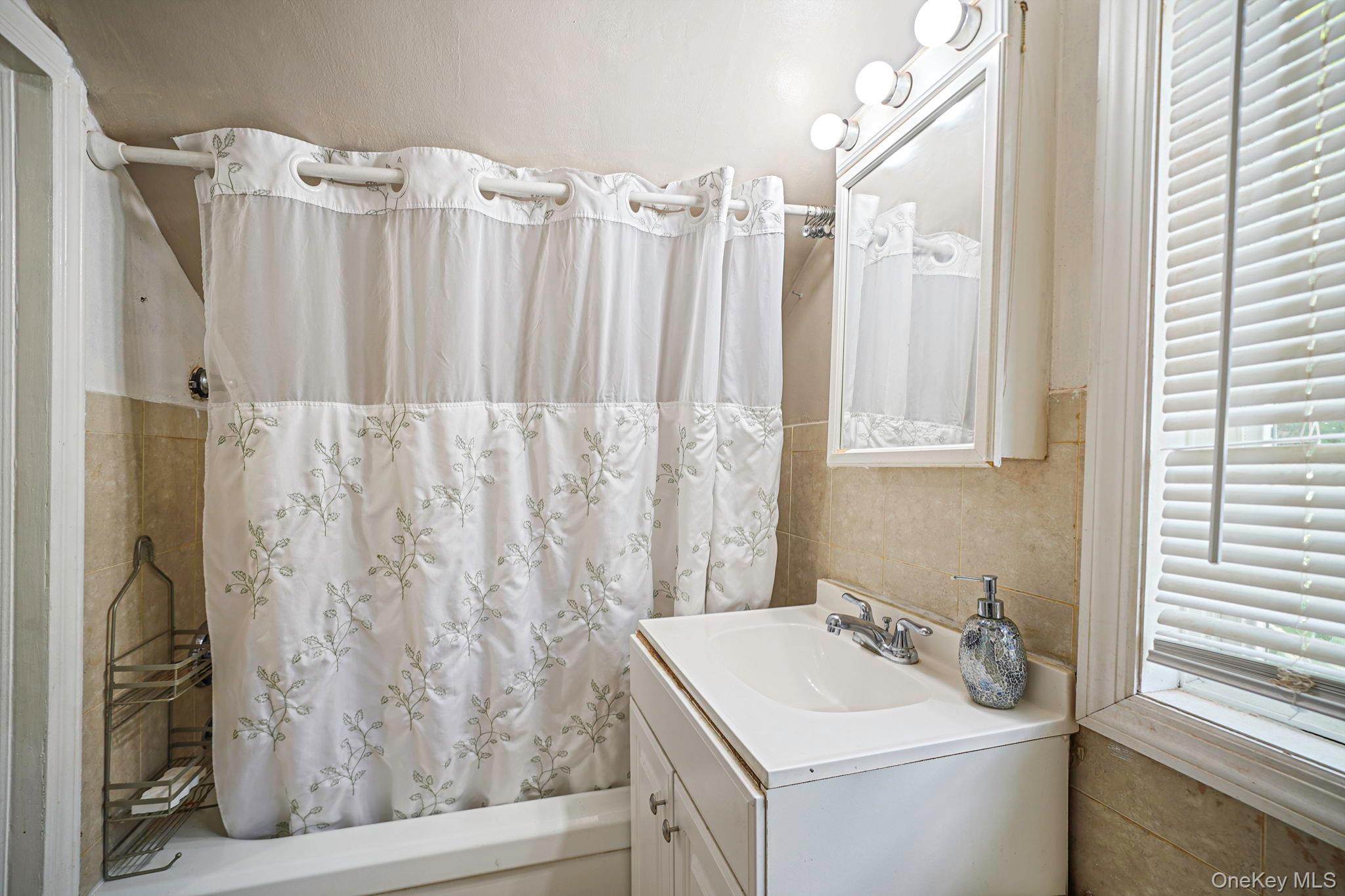 #19 photo, 107 E 9th Street, Huntington Station , NY 11746