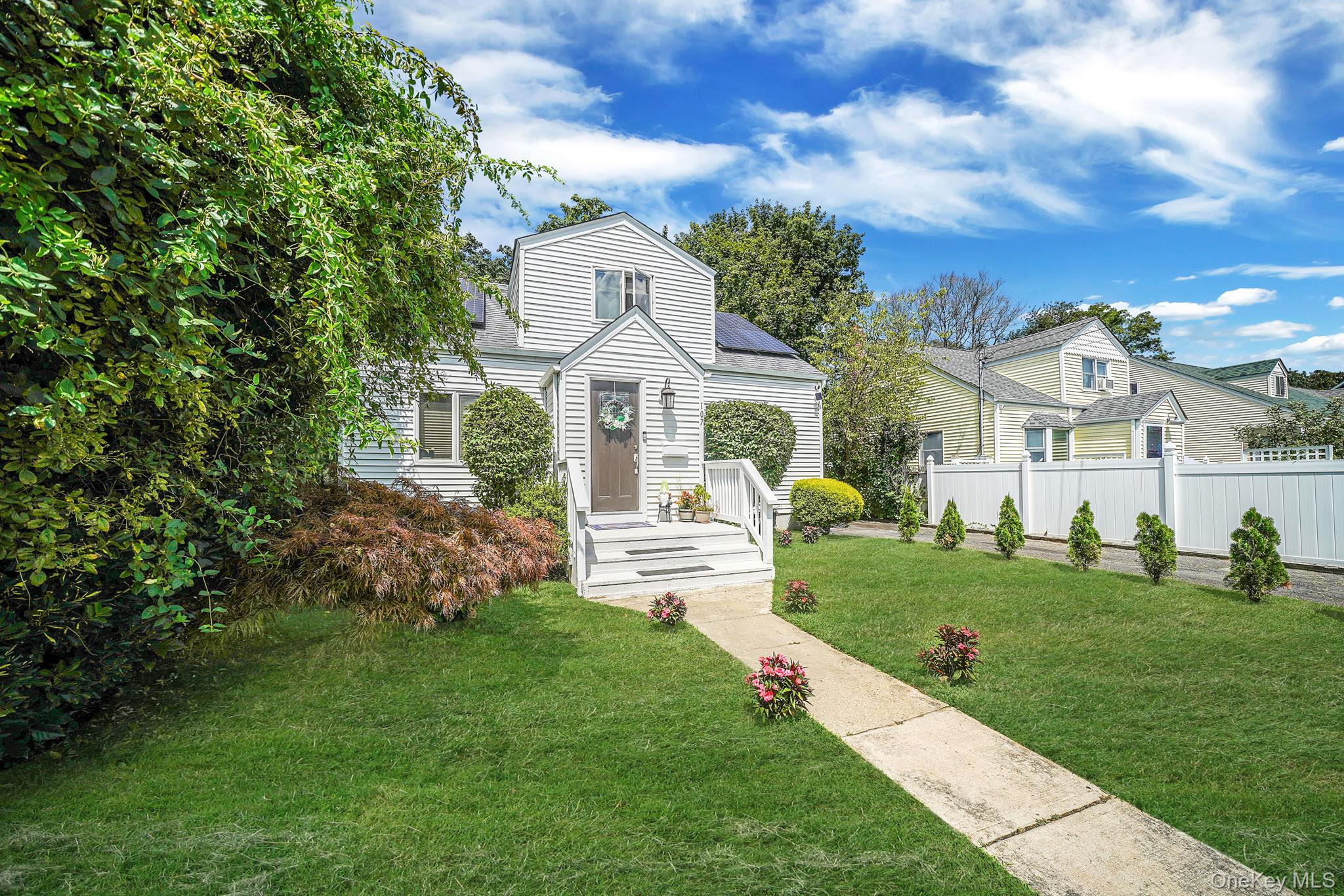 #3 photo, 107 E 9th Street, Huntington Station , NY 11746