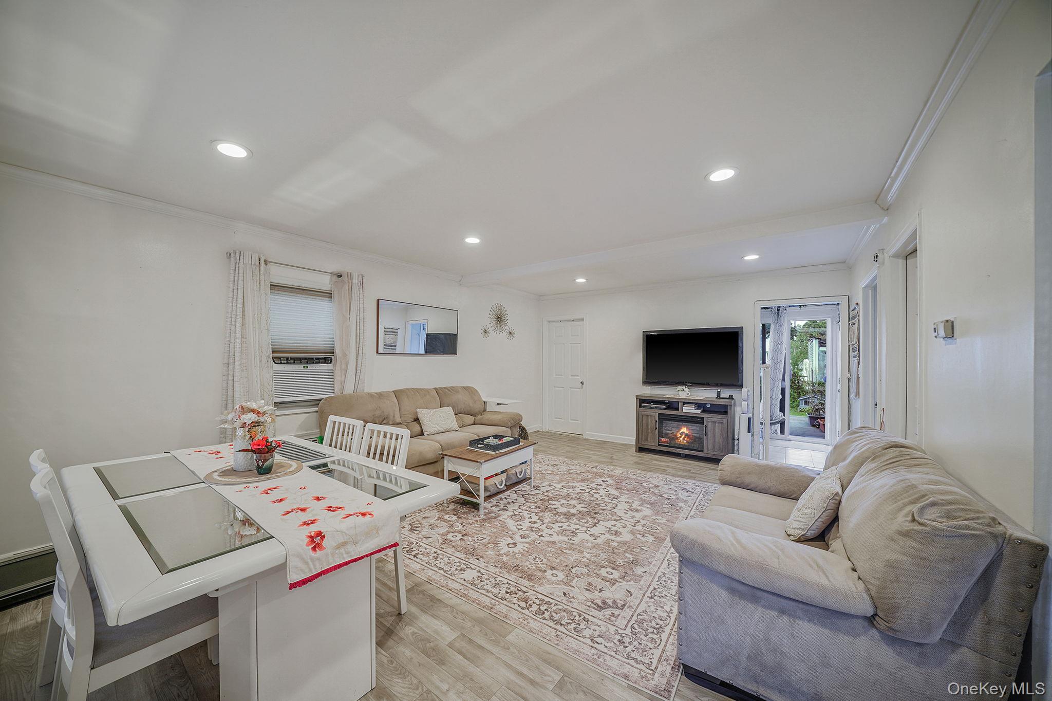 #4 photo, 107 E 9th Street, Huntington Station , NY 11746