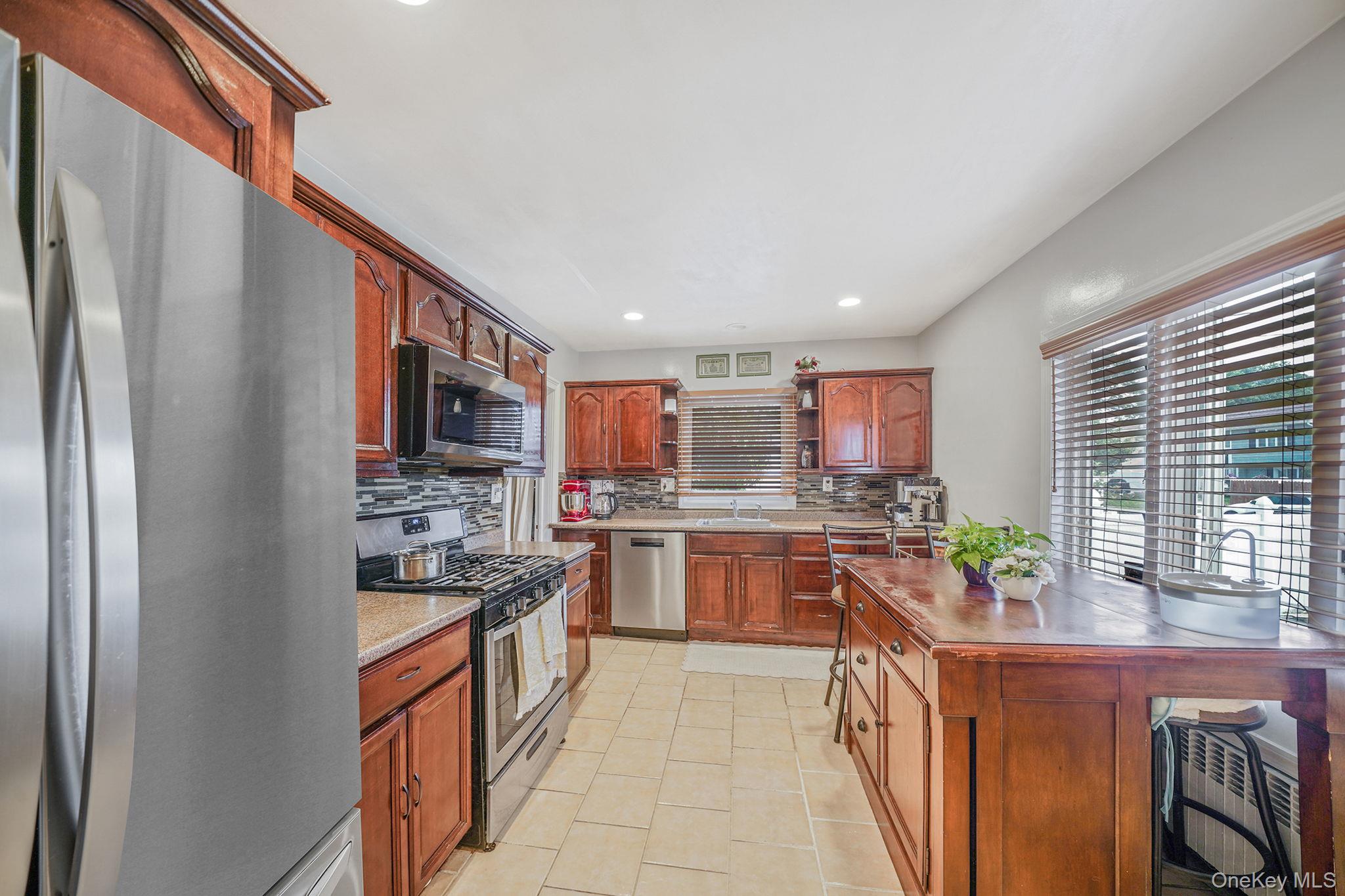 #7 photo, 107 E 9th Street, Huntington Station , NY 11746