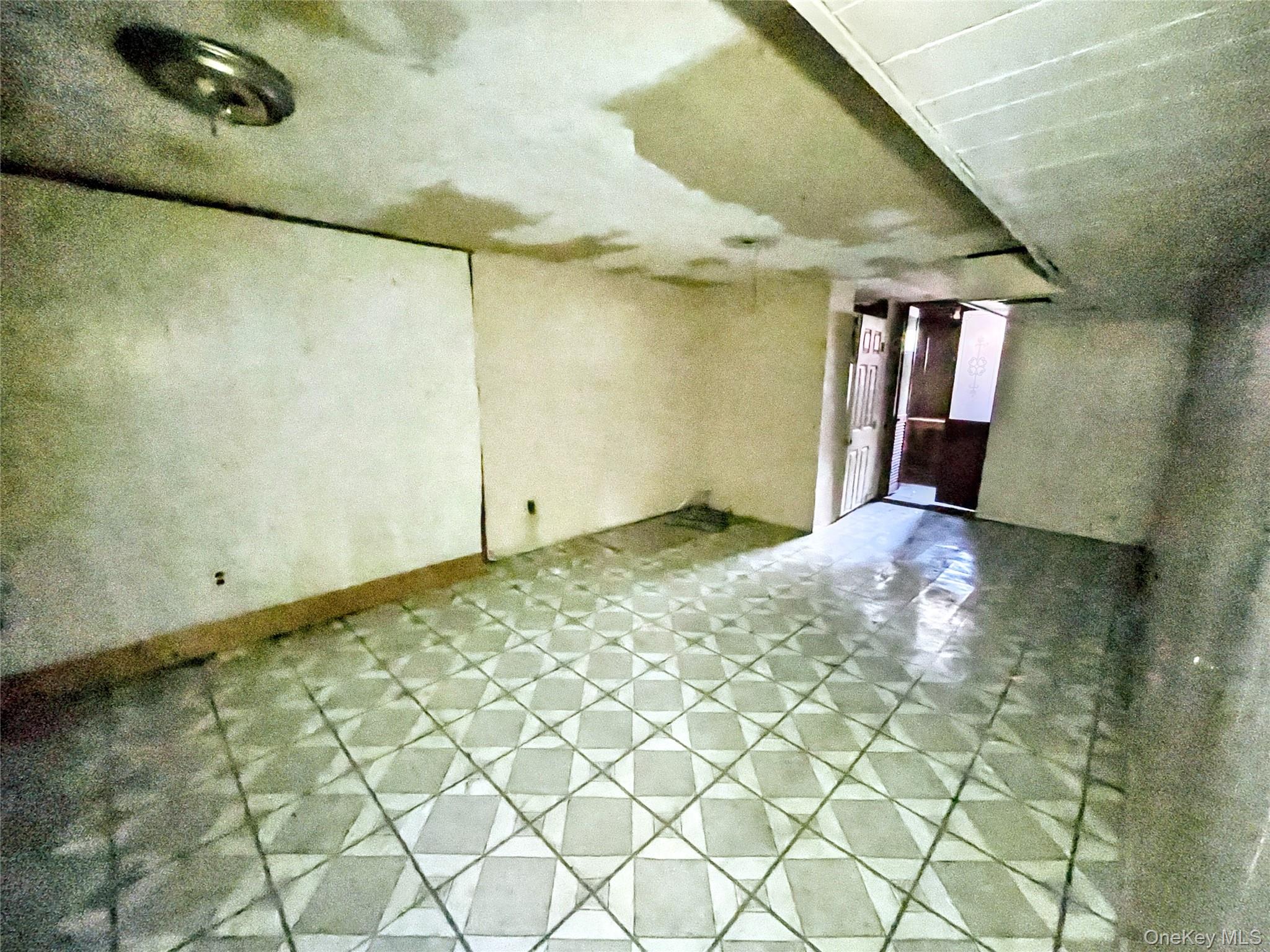 #16 photo, 23 Woods Lane, サフォーク郡 Centereach , NY 11720