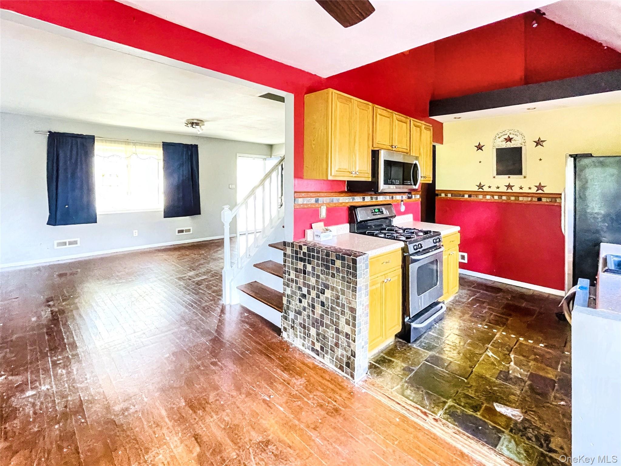 #4 photo, 23 Woods Lane, サフォーク郡 Centereach , NY 11720