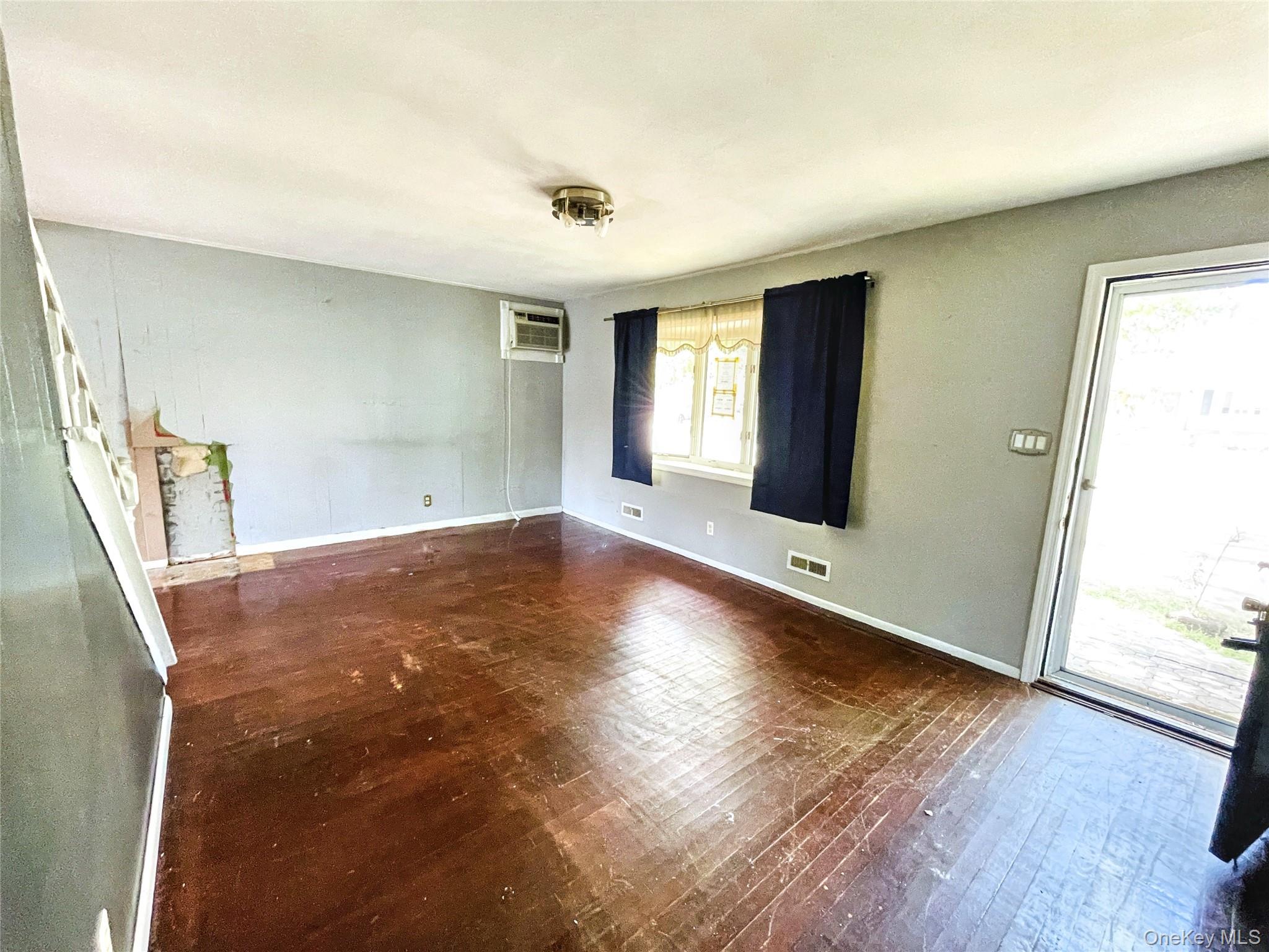 #9 photo, 23 Woods Lane, サフォーク郡 Centereach , NY 11720