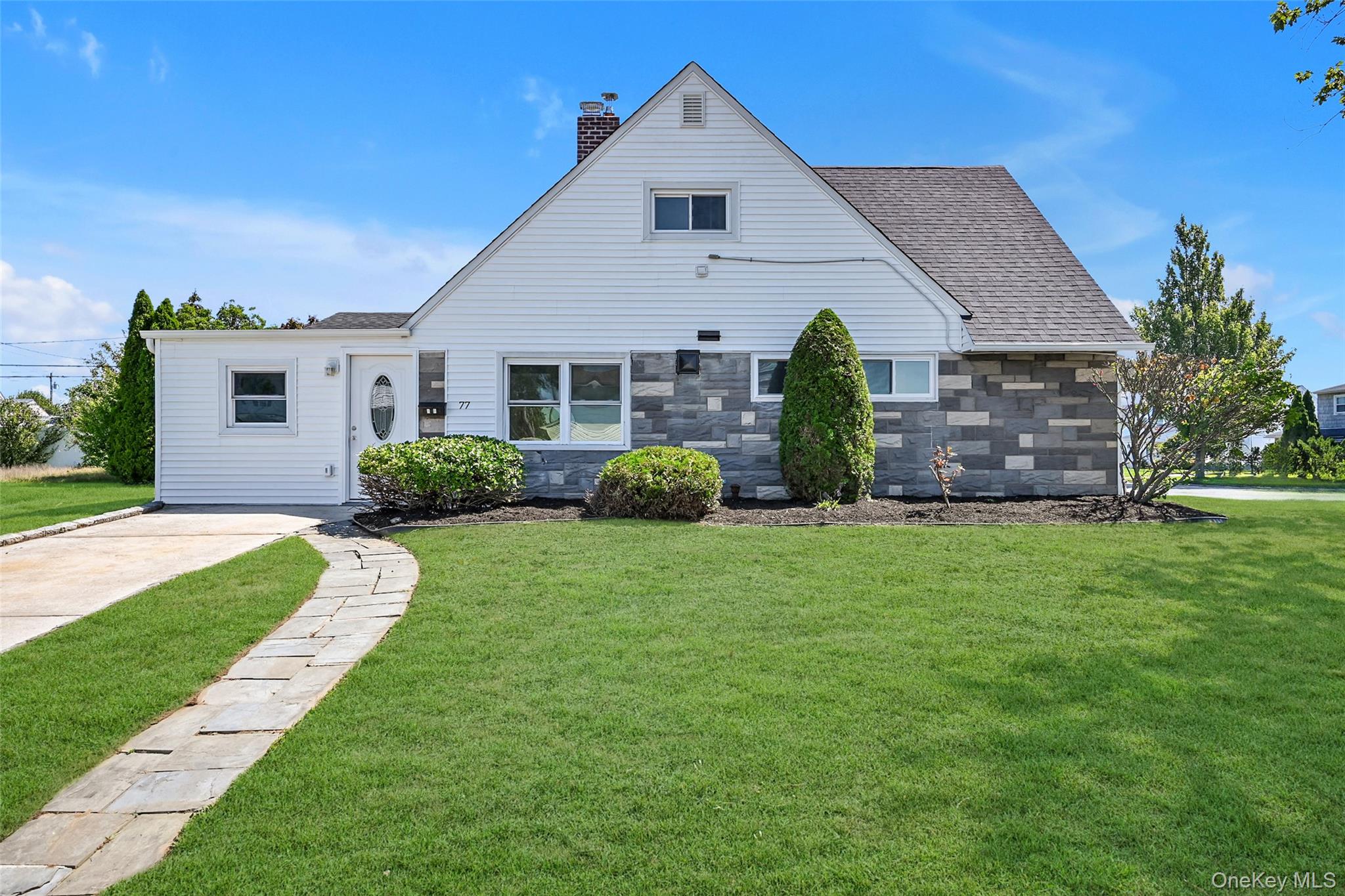 #1 photo, 77 Autumn Lane, ナッソー郡 Hicksville , NY 11801