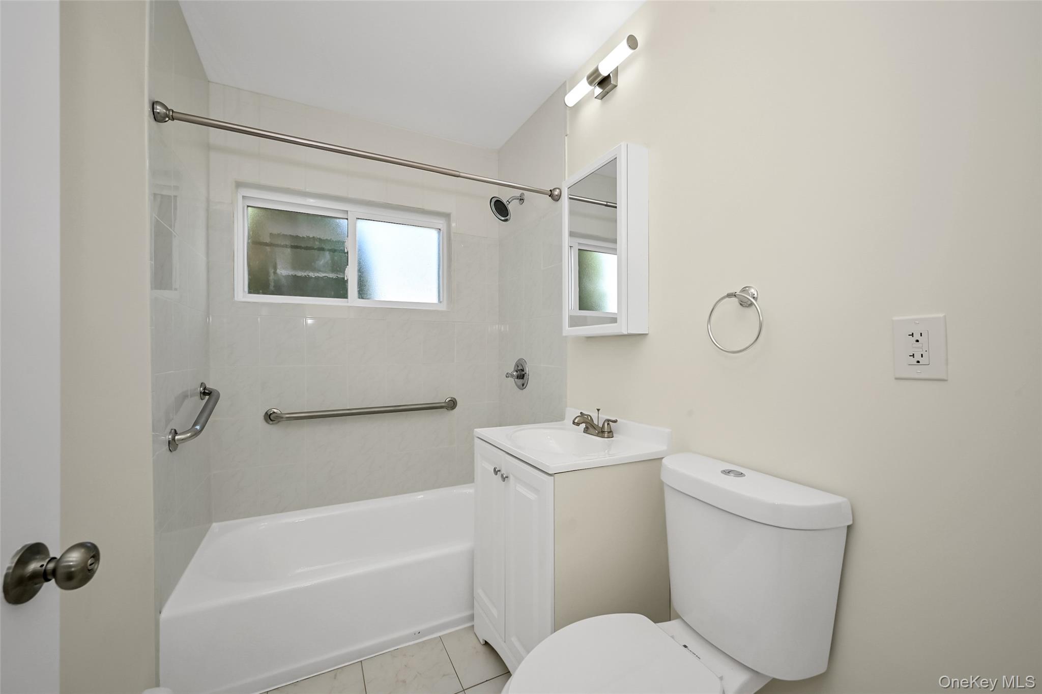 #12 photo, 77 Autumn Lane, ナッソー郡 Hicksville , NY 11801