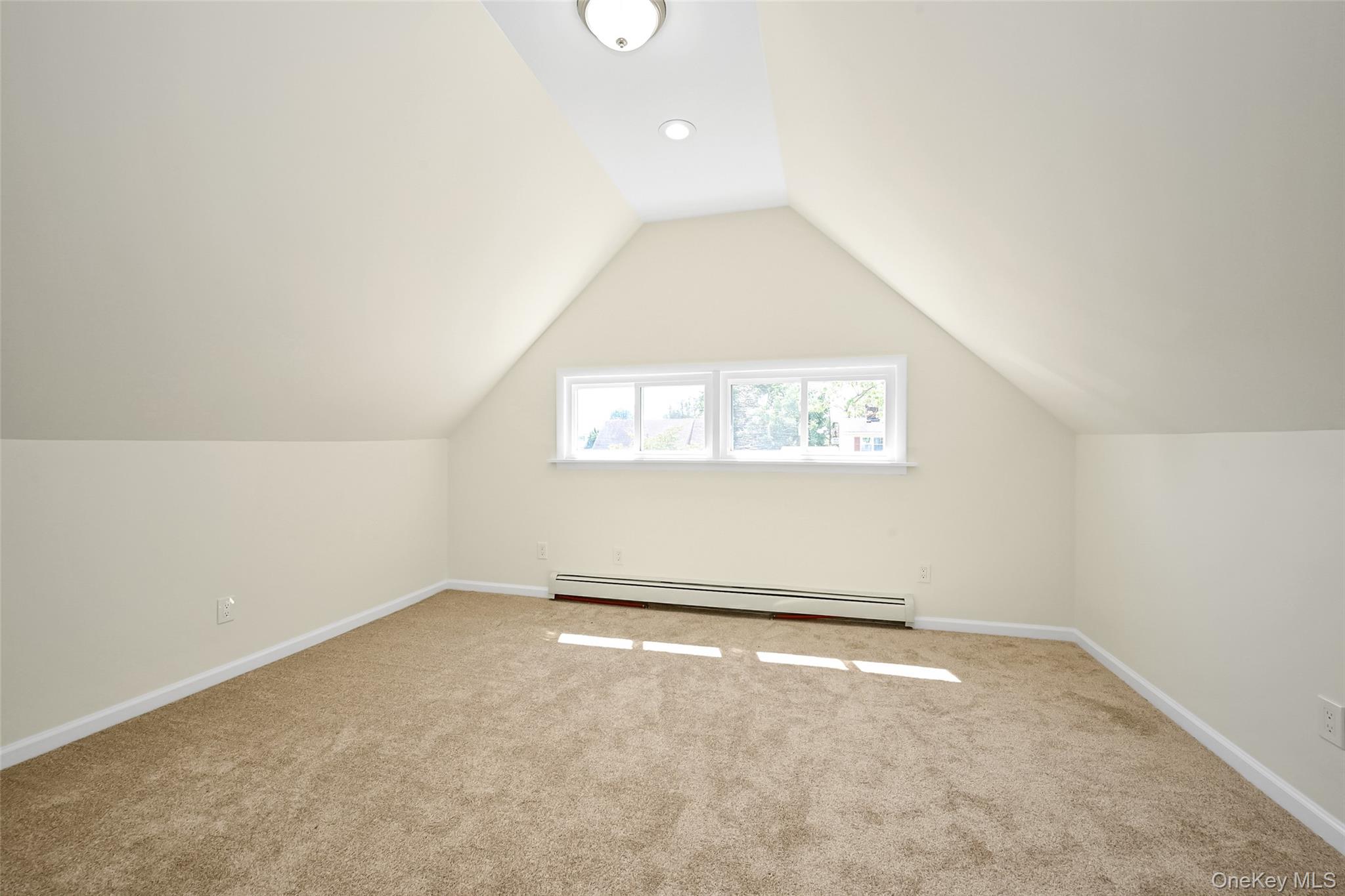 #13 photo, 77 Autumn Lane, ナッソー郡 Hicksville , NY 11801