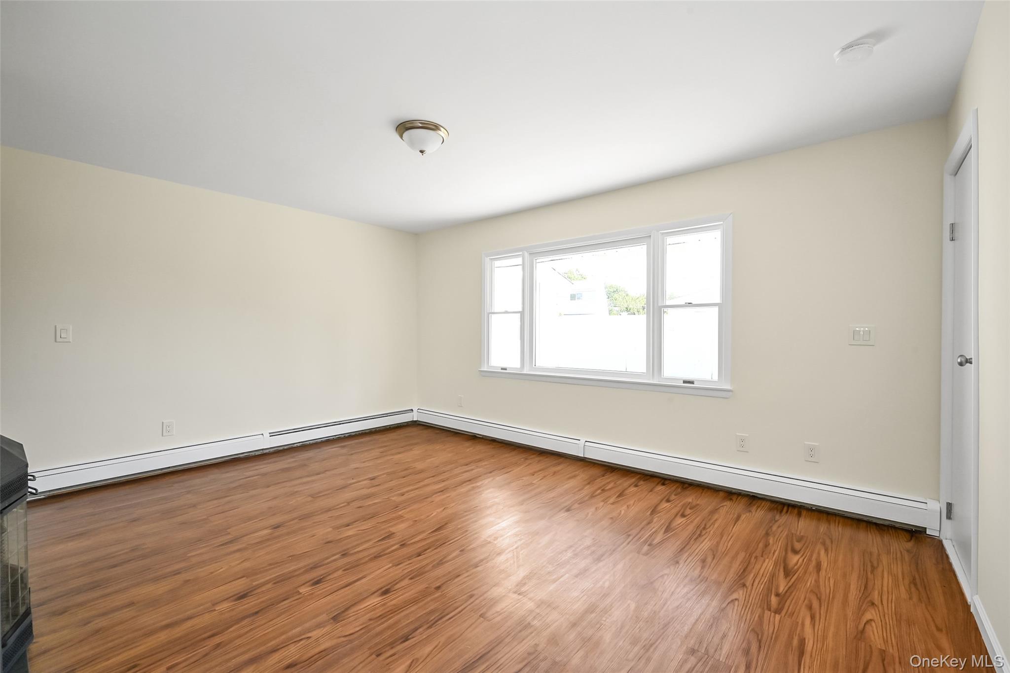 #4 photo, 77 Autumn Lane, ナッソー郡 Hicksville , NY 11801