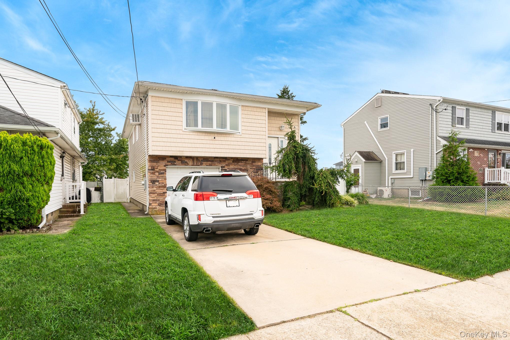 #1 photo, 47 W Granada Avenue, Lindenhurst , NY 11757