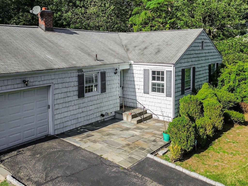 #10 photo, 90 Daisy Farms Dr, New Rochelle , NY 10804