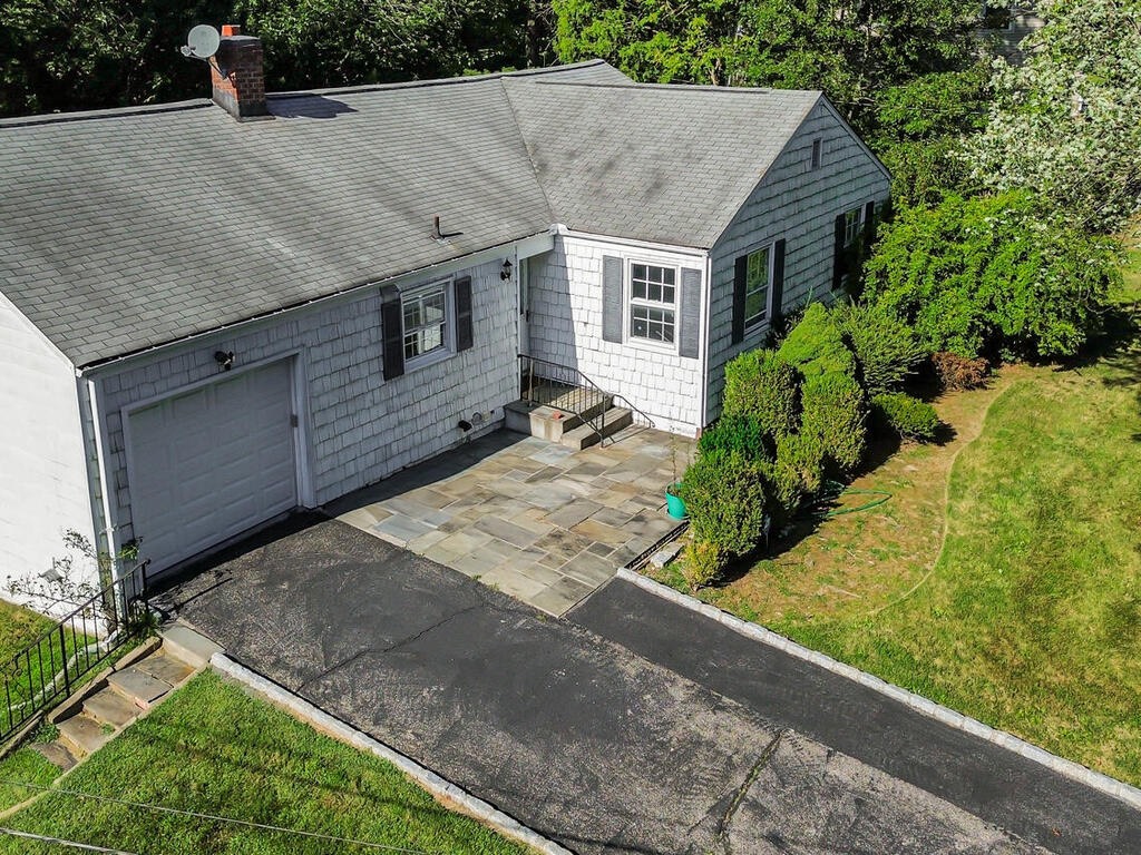 #28 photo, 90 Daisy Farms Dr, New Rochelle , NY 10804