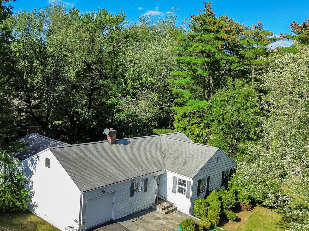 #4 photo, 90 Daisy Farms Dr, New Rochelle , NY 10804