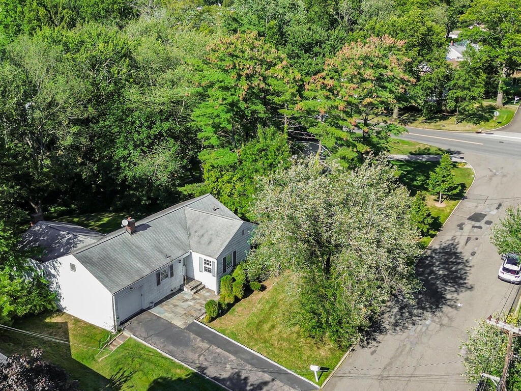 #6 photo, 90 Daisy Farms Dr, New Rochelle , NY 10804