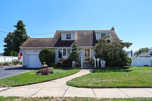 #1 photo, 1 Oakdale Place, नासाउ काउंटी Massapequa Park , NY 11762