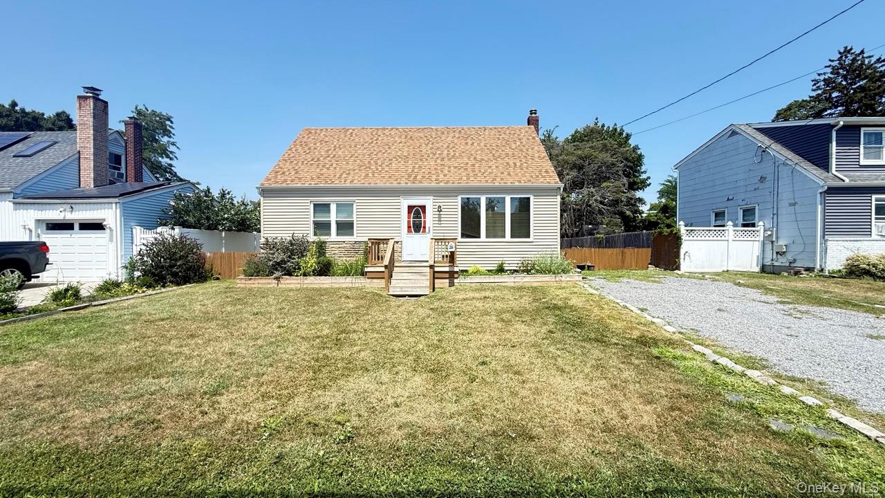 #1 photo, 26 Lombardi Place, सफ़ोक काउंटी Amityville , NY 11701