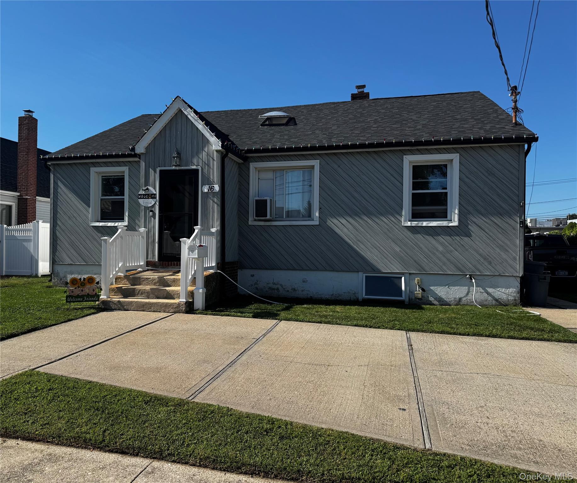 #1 photo, 16 Beach Avenue, サフォーク郡 Copiague , NY 11726