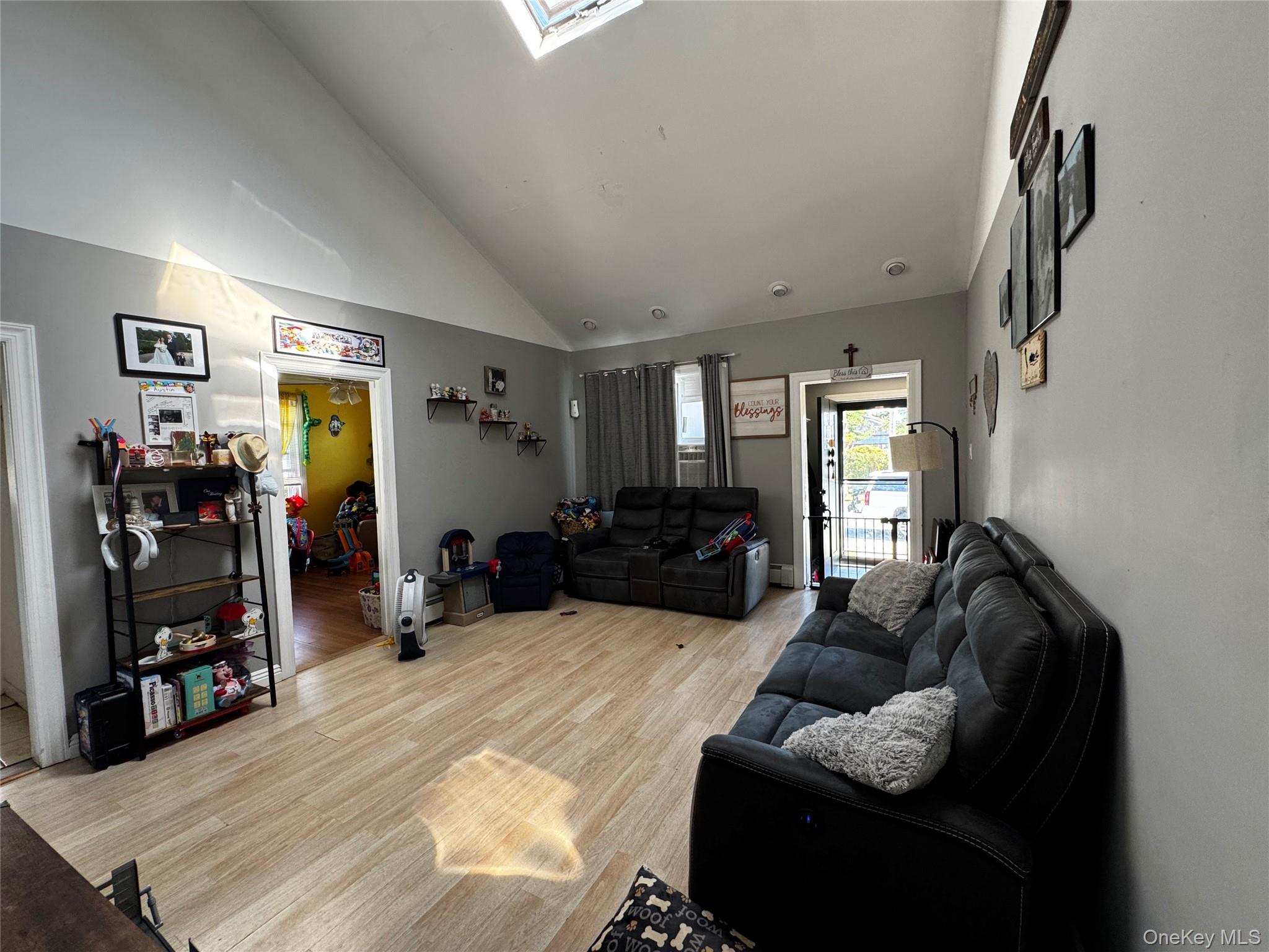 #3 photo, 16 Beach Avenue, サフォーク郡 Copiague , NY 11726