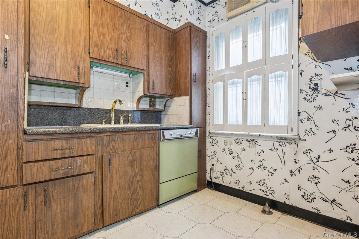 #14 photo, 14129 70th Road, クイーンズ区 Kew Garden Hills , NY 11367