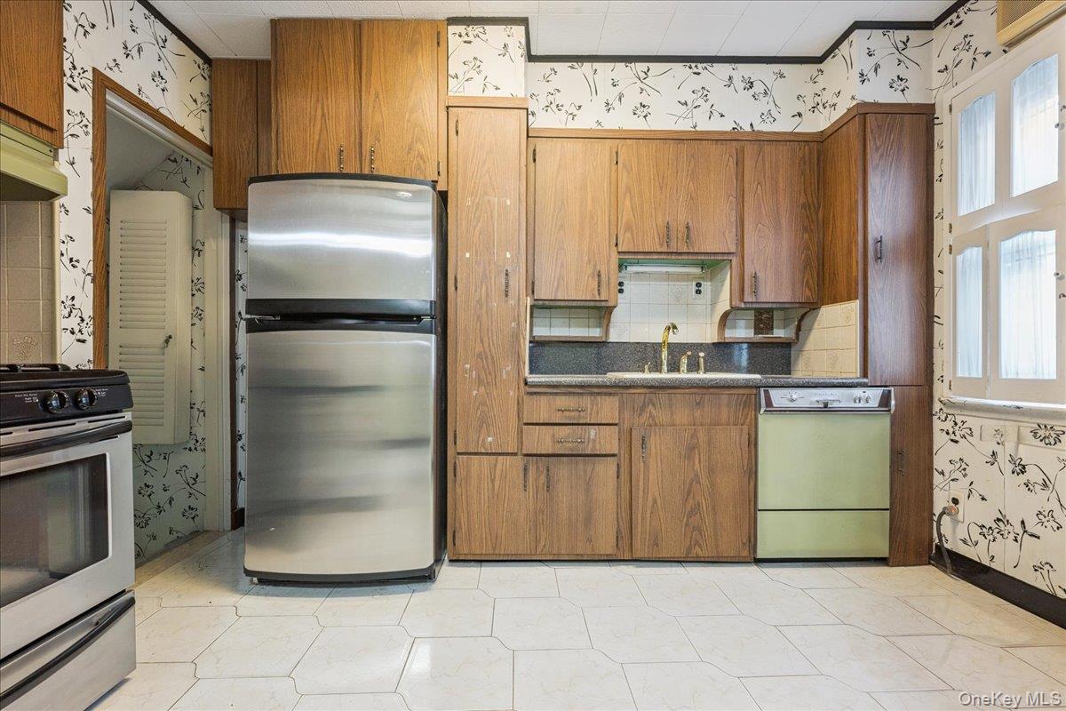 #15 photo, 14129 70th Road, クイーンズ区 Kew Garden Hills , NY 11367