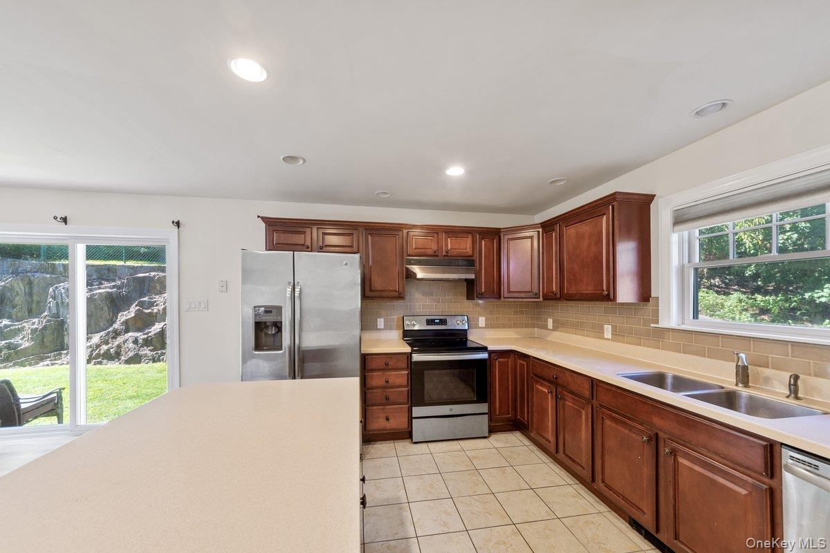 #6 photo, 14 Southfield Avenue, Dobbs Ferry , NY 10522