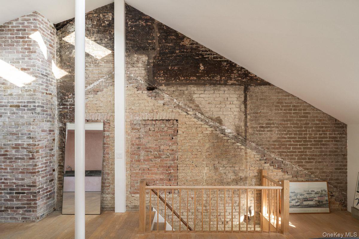 #18 photo, 10 Union Street, Hudson , NY 12534