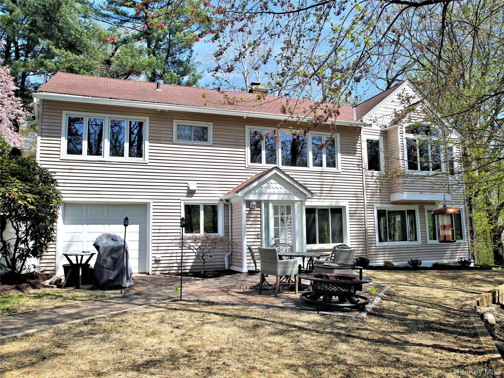 #1 photo, 216 Woodhampton Drive, 纽约州 White Plains , NY 10603