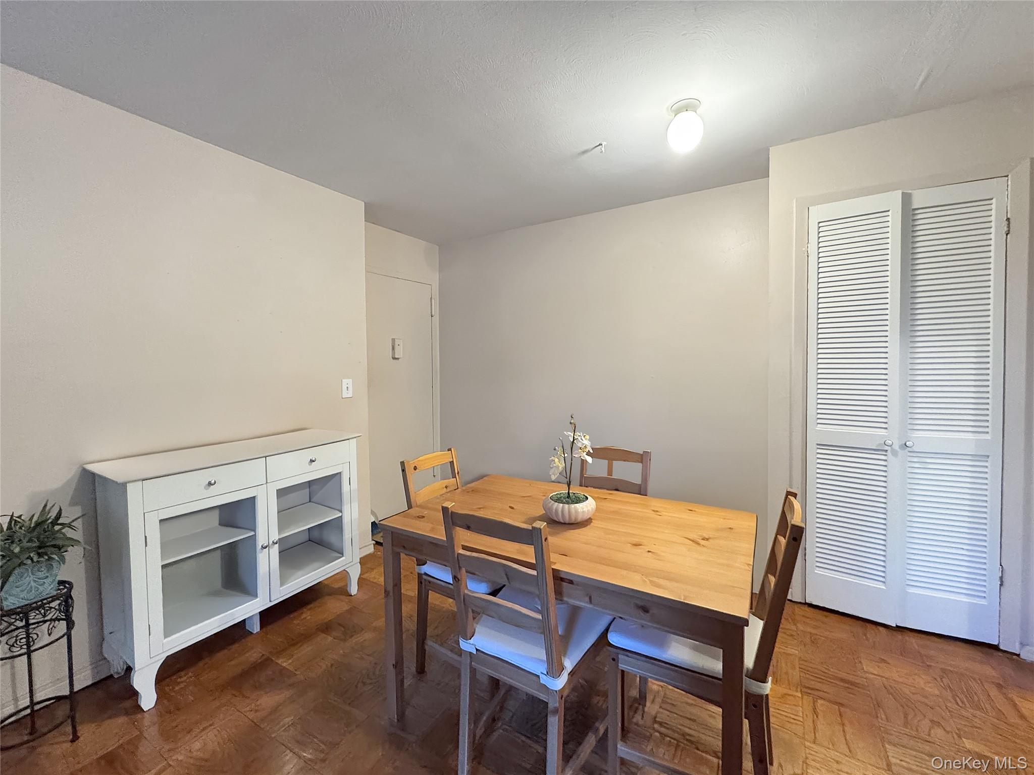 #10 photo, 57 Adams Road, サフォーク郡 Central Islip , NY 11722