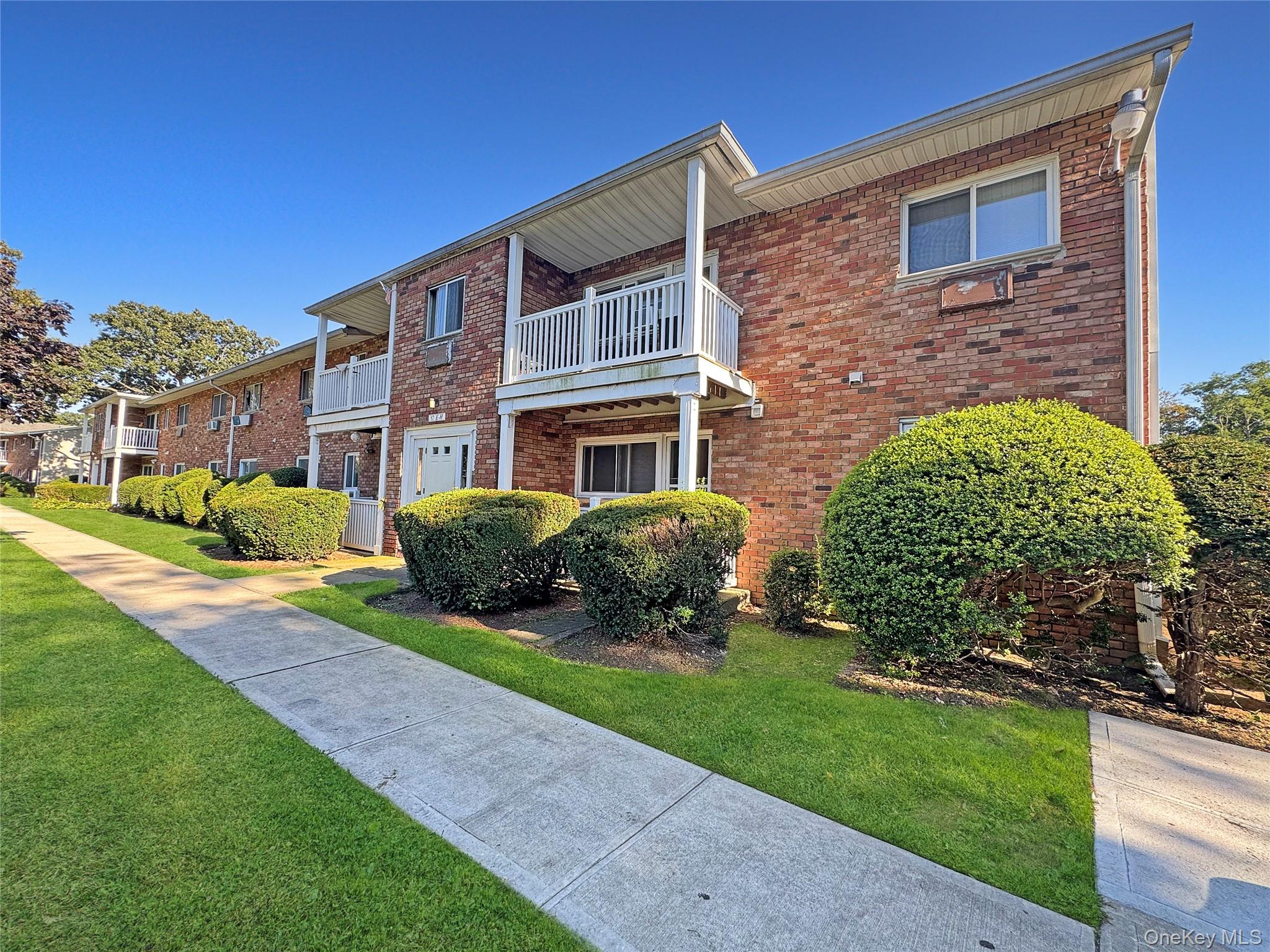 #3 photo, 57 Adams Road, サフォーク郡 Central Islip , NY 11722