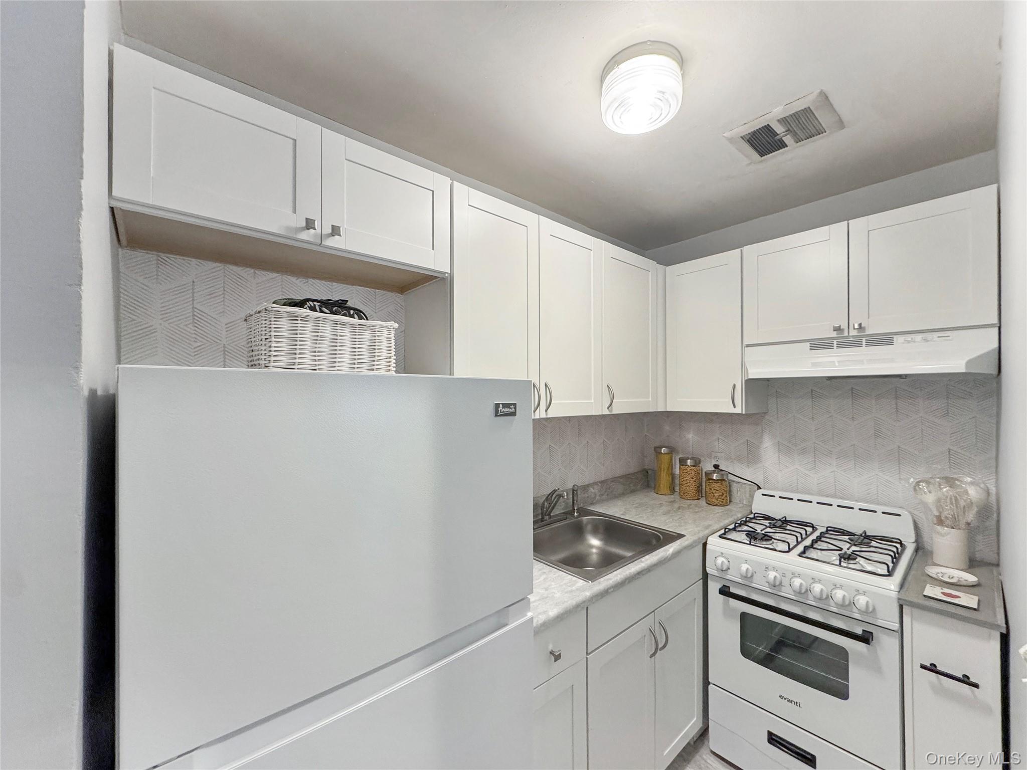 #5 photo, 57 Adams Road, サフォーク郡 Central Islip , NY 11722