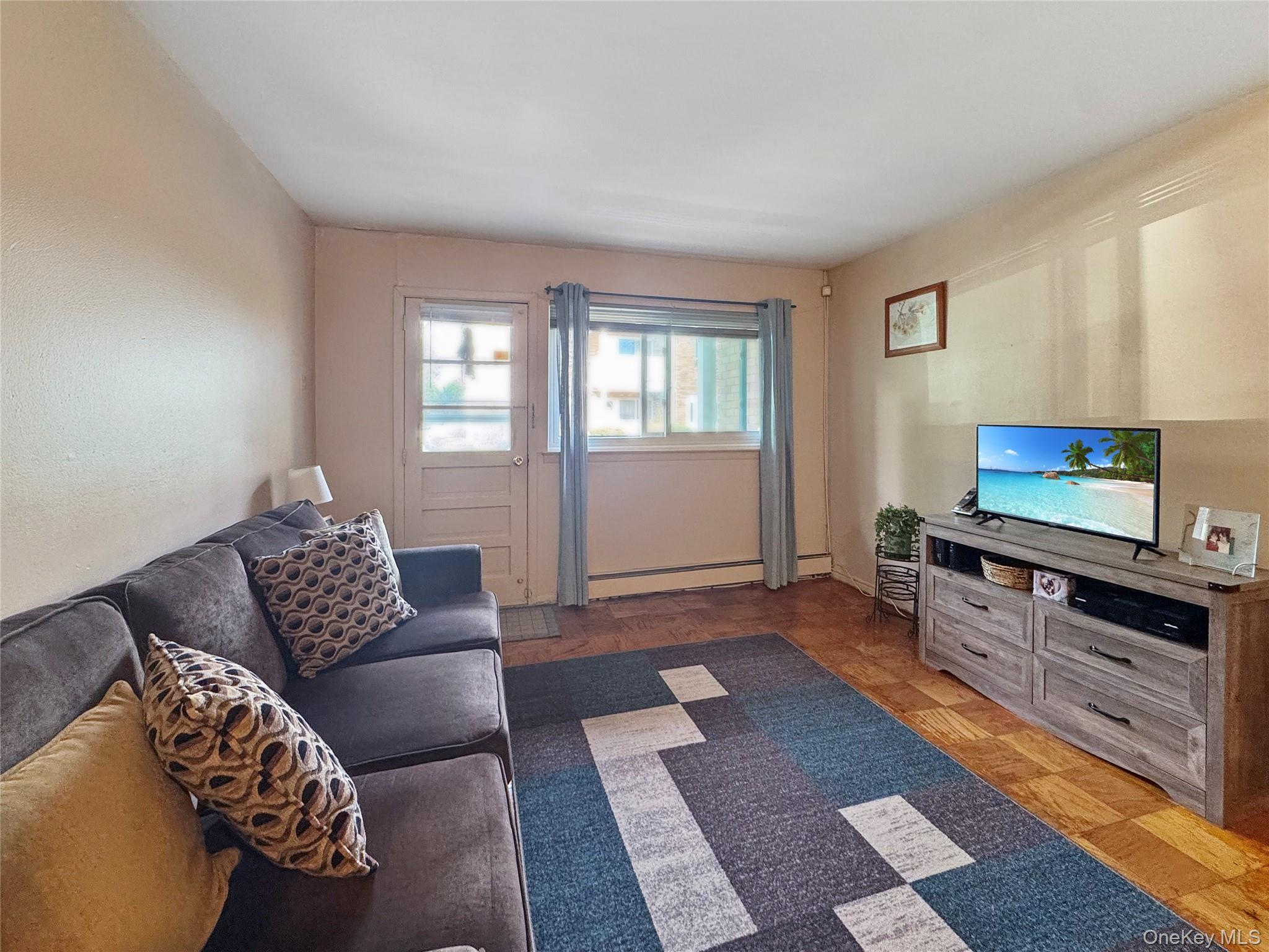 #8 photo, 57 Adams Road, サフォーク郡 Central Islip , NY 11722