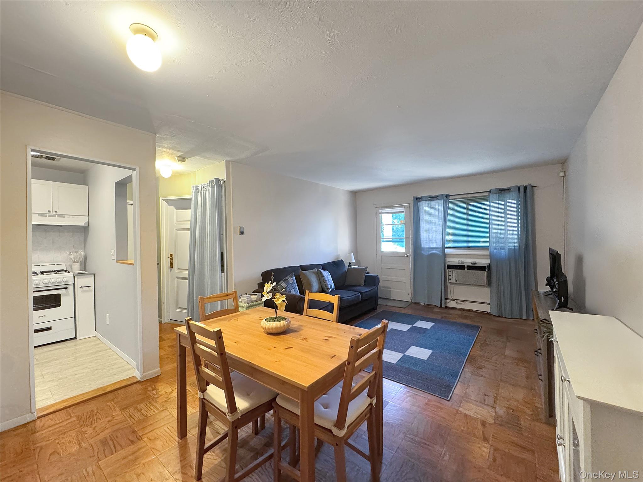 #9 photo, 57 Adams Road, サフォーク郡 Central Islip , NY 11722