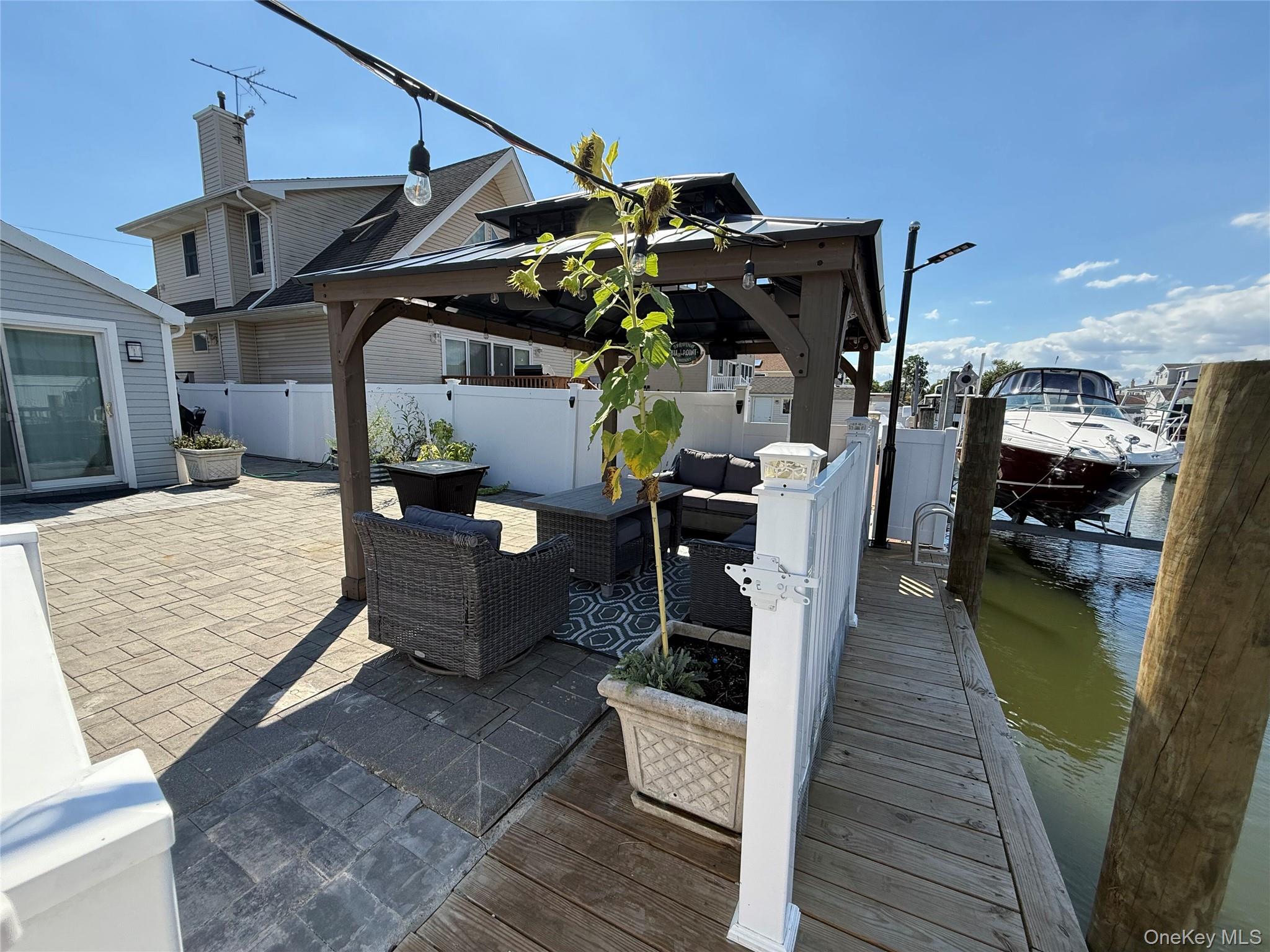 #20 photo, 3 Desoto Road, サフォーク郡 Amity Harbor , NY 11701