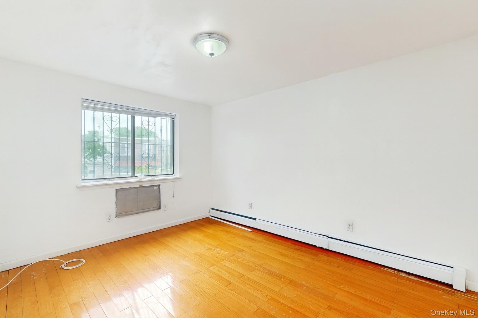 #5 photo, 3730 103rd Street, クイーンズ区 Flushing , NY 11368