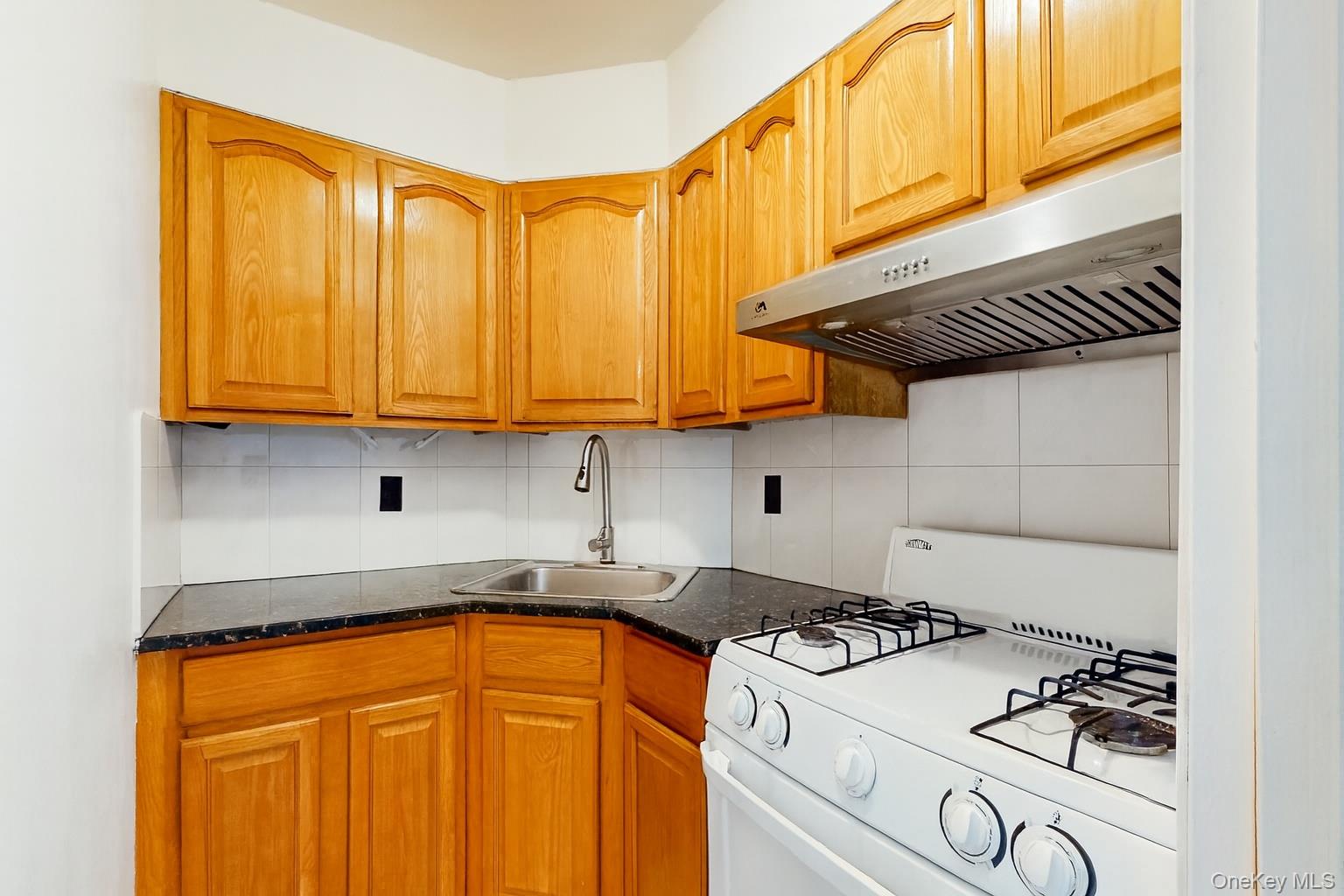 #8 photo, 3730 103rd Street, クイーンズ区 Flushing , NY 11368