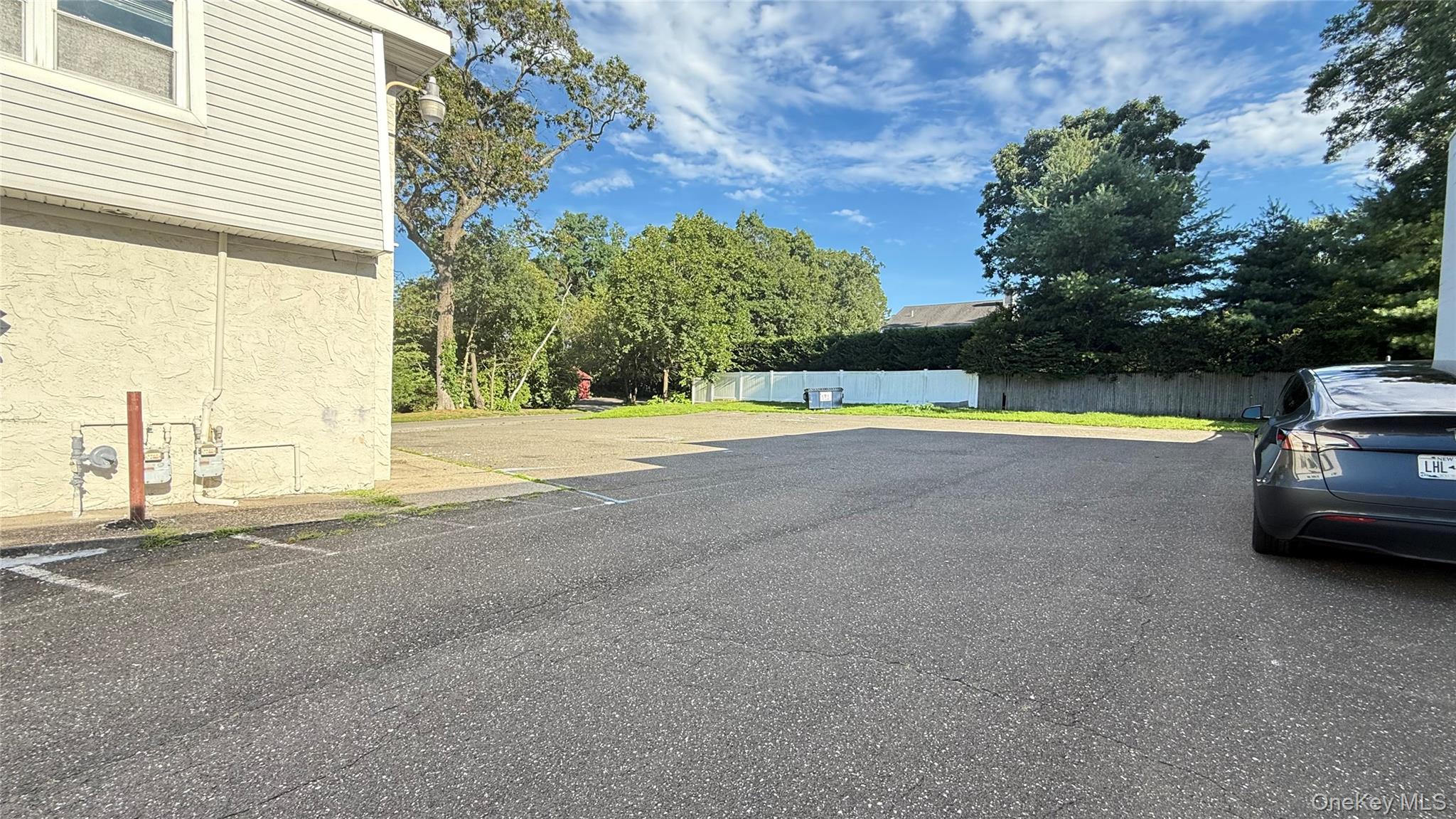 #4 photo, 2570 Middle Country Road, サフォーク郡 Centereach , NY 11720