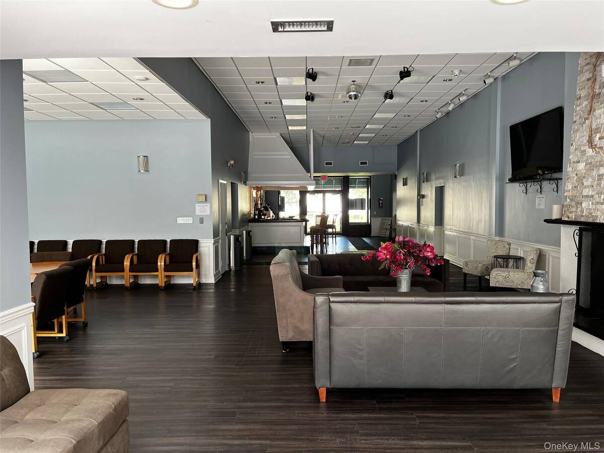 #28 photo, 77 Richmond Boulevard, #4A, Ronkonkoma , NY 11779