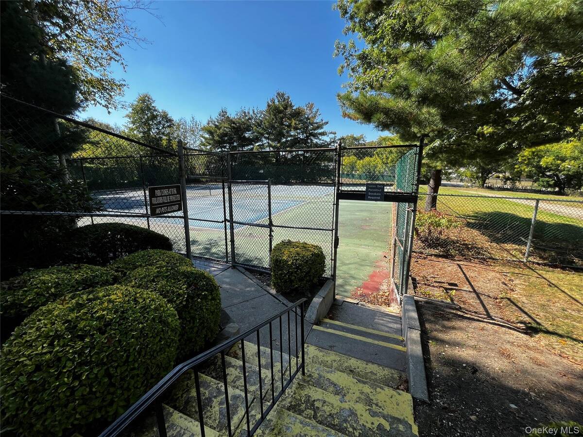 #30 photo, 77 Richmond Boulevard, #4A, Ronkonkoma , NY 11779