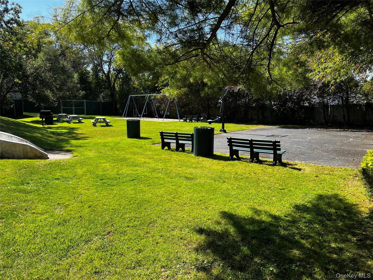 #33 photo, 77 Richmond Boulevard, #4A, Ronkonkoma , NY 11779