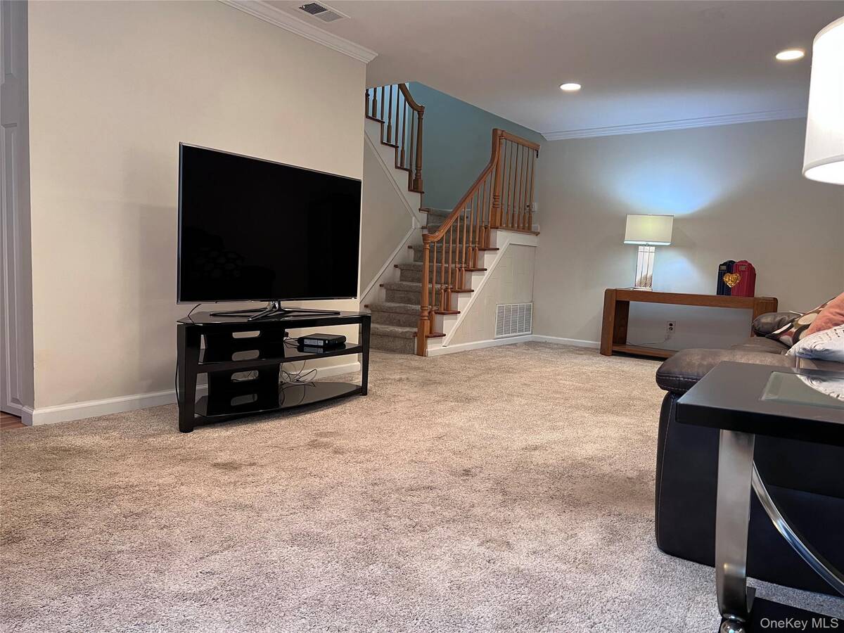 #1 photo, 805 Blue Ridge Drive, サフォーク郡 Medford , NY 11763