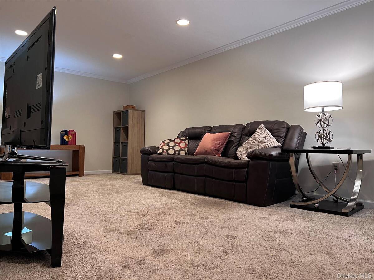 #2 photo, 805 Blue Ridge Drive, サフォーク郡 Medford , NY 11763