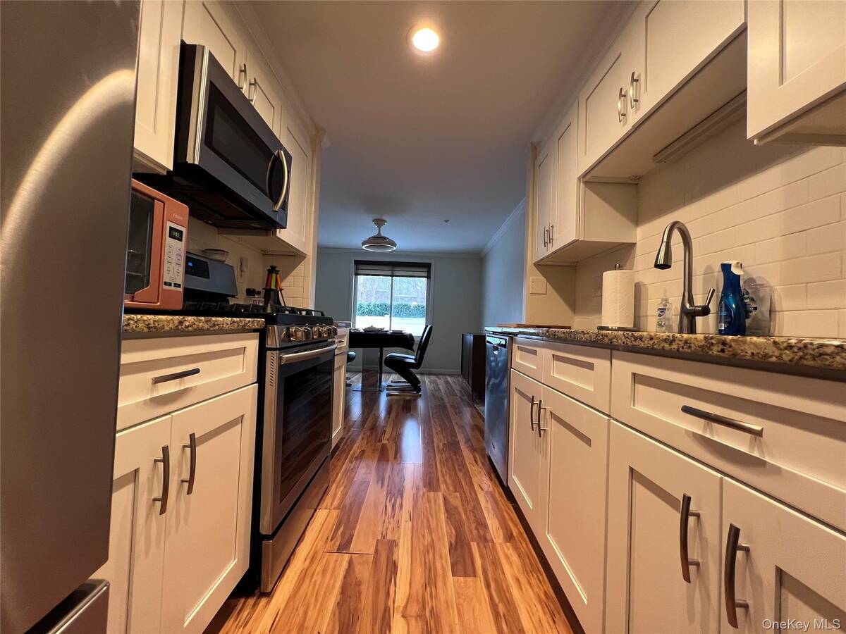 #5 photo, 805 Blue Ridge Drive, サフォーク郡 Medford , NY 11763