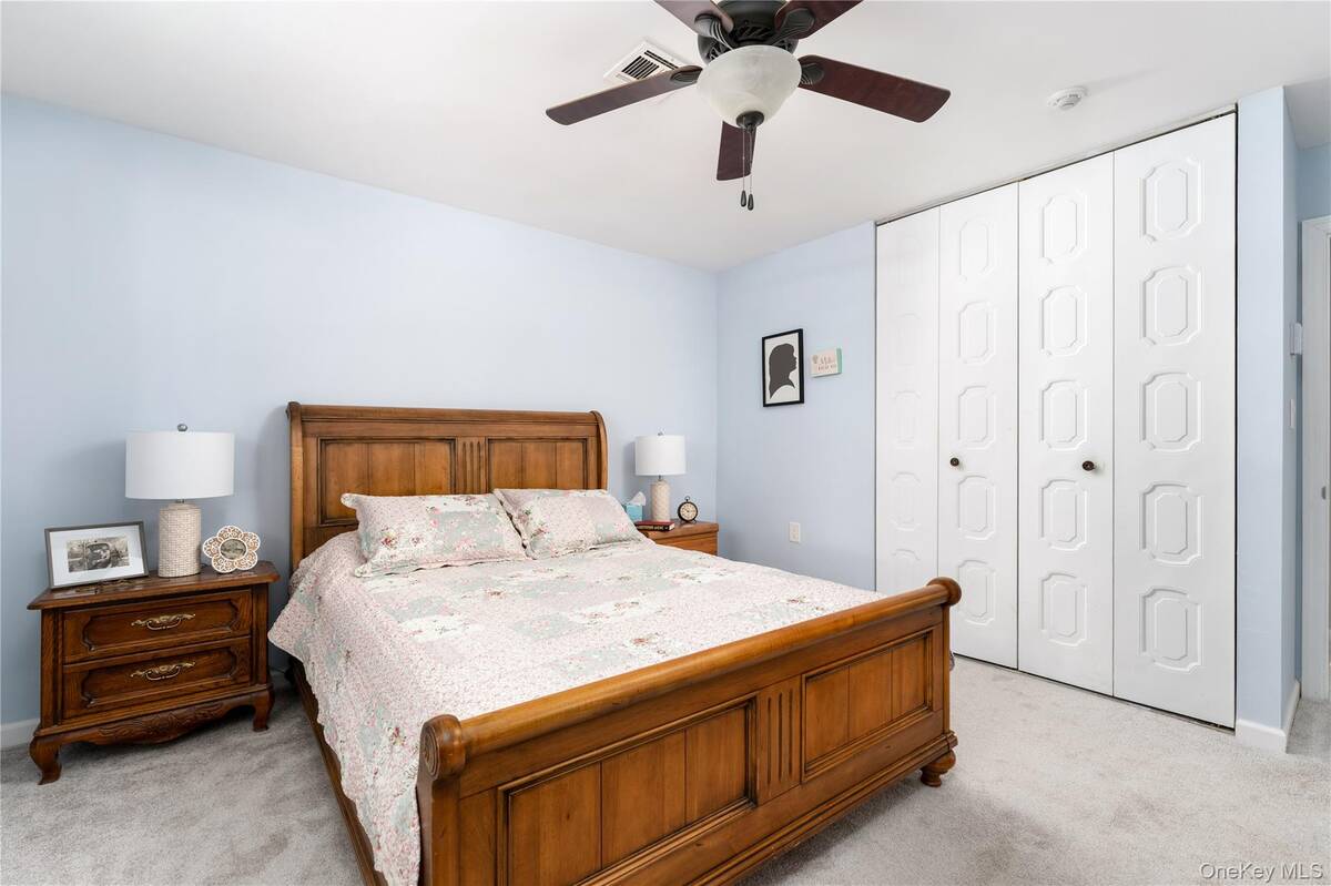 #12 photo, 329 Woodbridge Drive, #A, サフォーク郡 Ridge , NY 11961