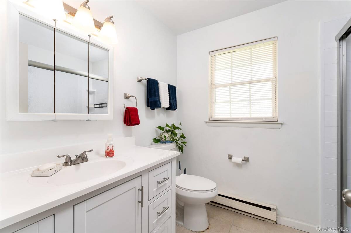 #13 photo, 329 Woodbridge Drive, #A, サフォーク郡 Ridge , NY 11961