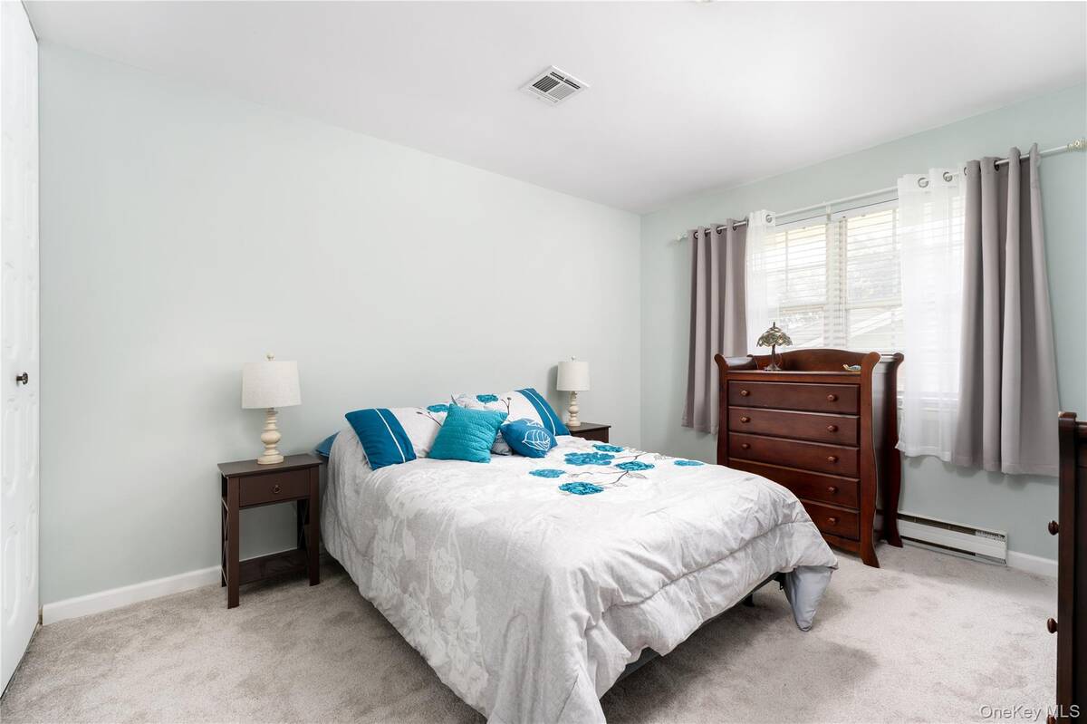 #14 photo, 329 Woodbridge Drive, #A, サフォーク郡 Ridge , NY 11961