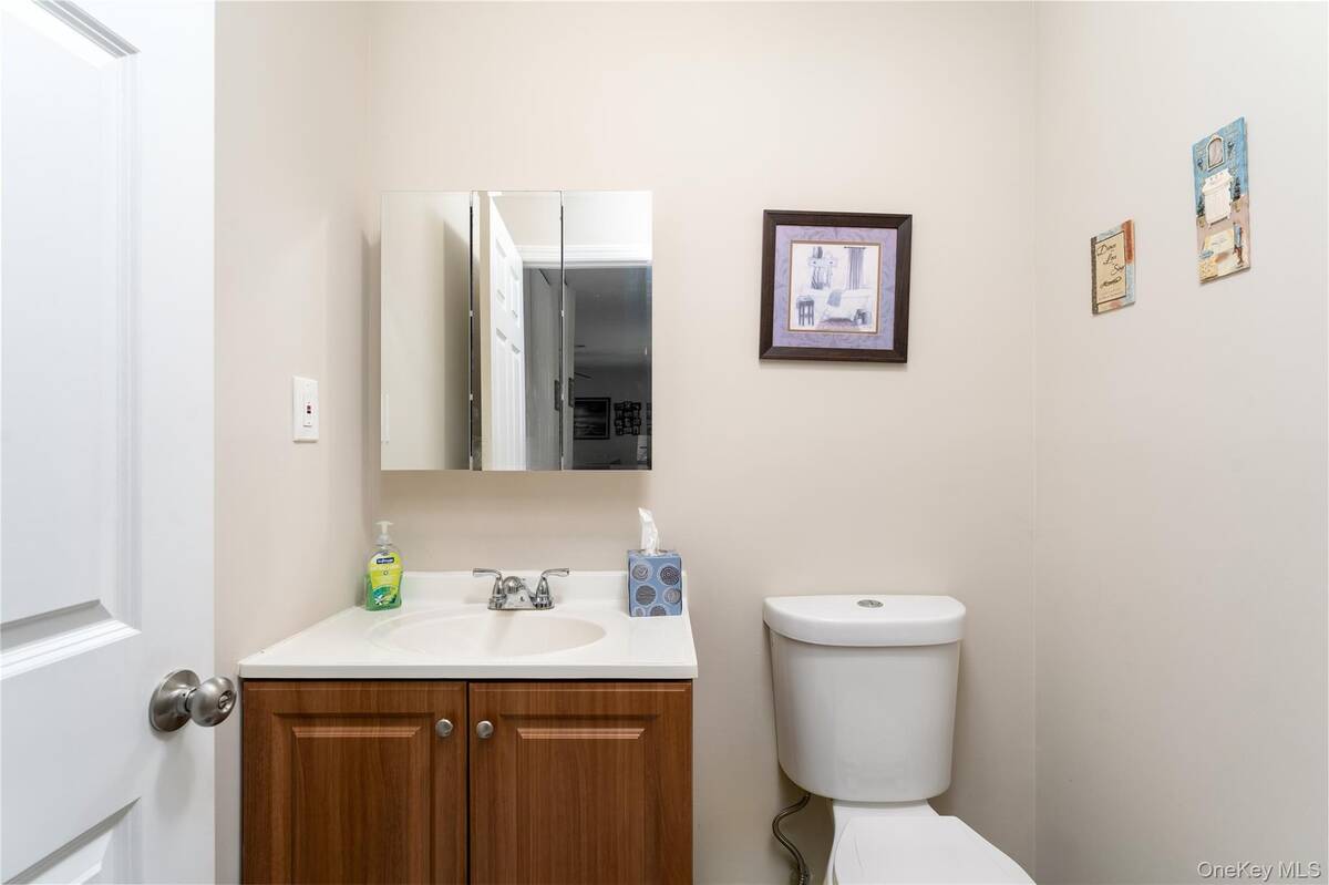 #16 photo, 329 Woodbridge Drive, #A, サフォーク郡 Ridge , NY 11961