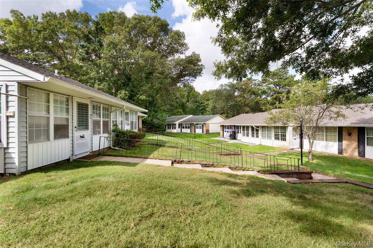 #20 photo, 329 Woodbridge Drive, #A, サフォーク郡 Ridge , NY 11961