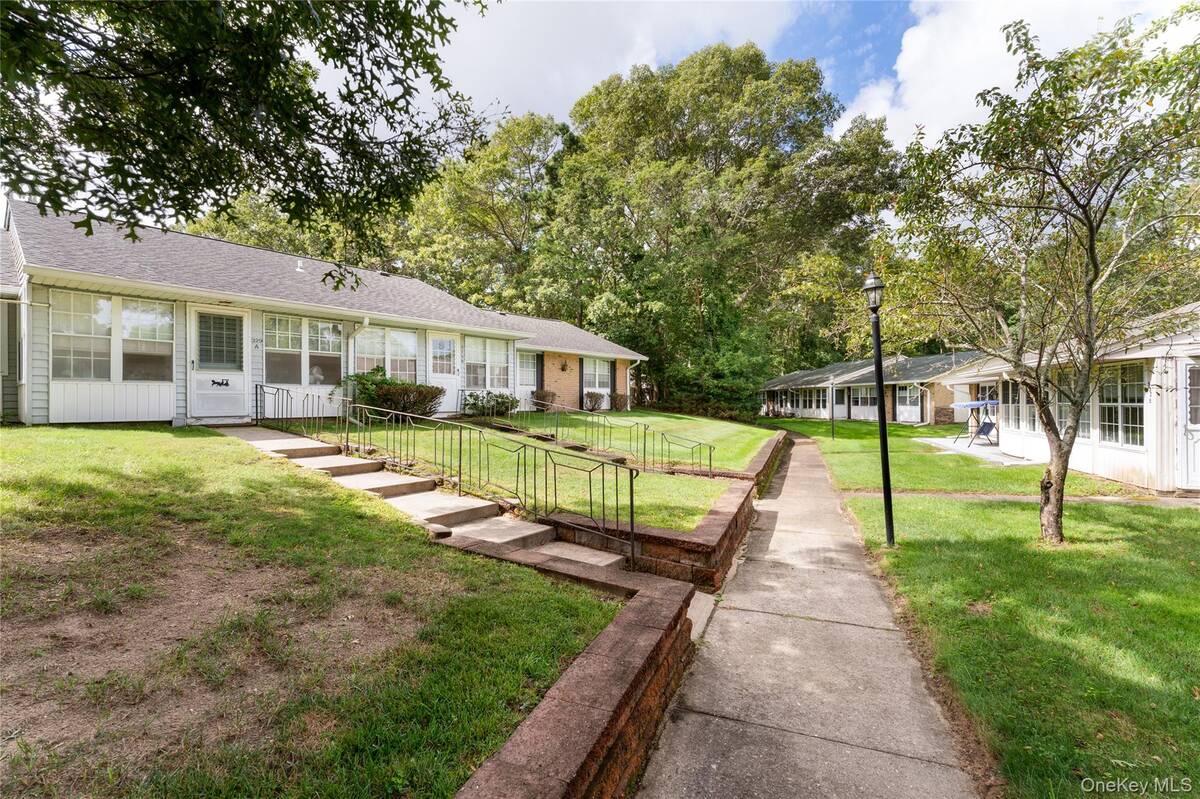 #21 photo, 329 Woodbridge Drive, #A, サフォーク郡 Ridge , NY 11961