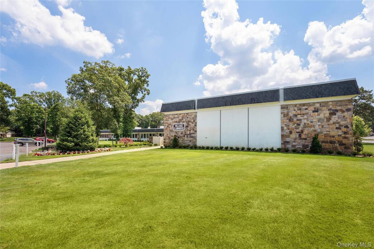 #22 photo, 329 Woodbridge Drive, #A, サフォーク郡 Ridge , NY 11961