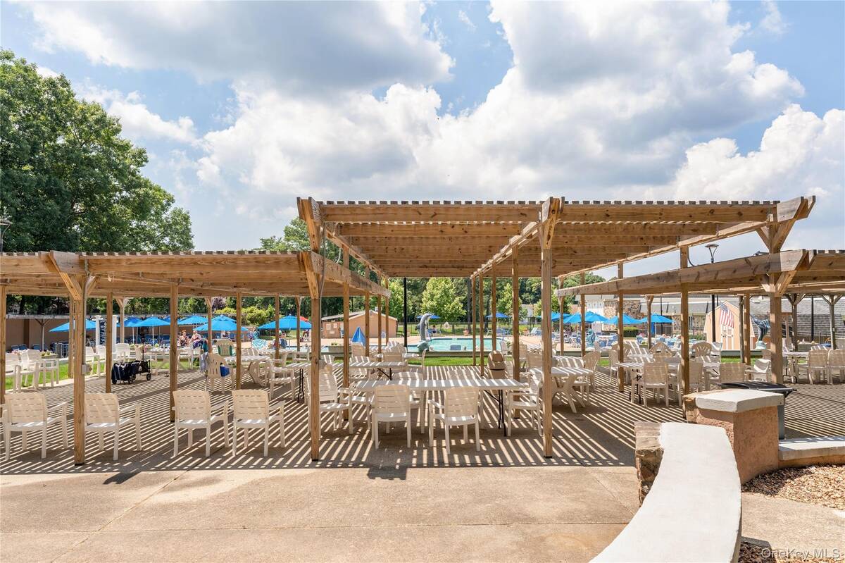 #24 photo, 329 Woodbridge Drive, #A, サフォーク郡 Ridge , NY 11961