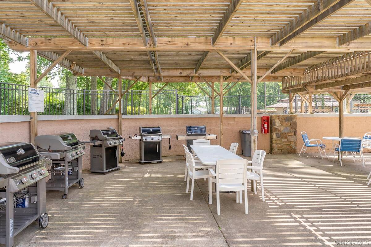 #25 photo, 329 Woodbridge Drive, #A, サフォーク郡 Ridge , NY 11961