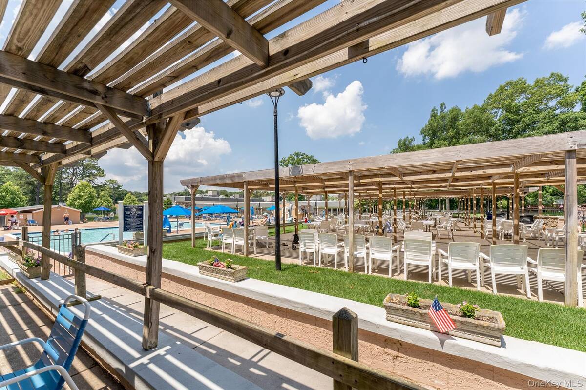 #26 photo, 329 Woodbridge Drive, #A, サフォーク郡 Ridge , NY 11961